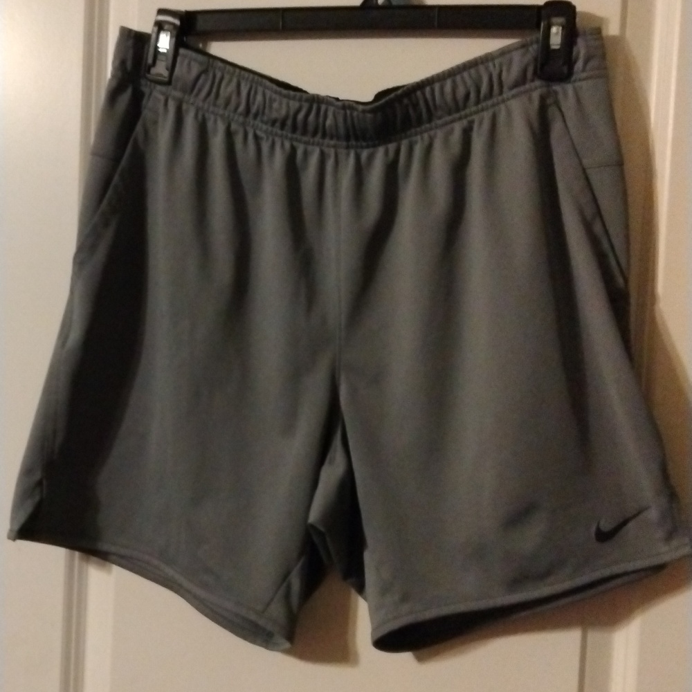 Nike Gym Gray and Black Shorts Size Large